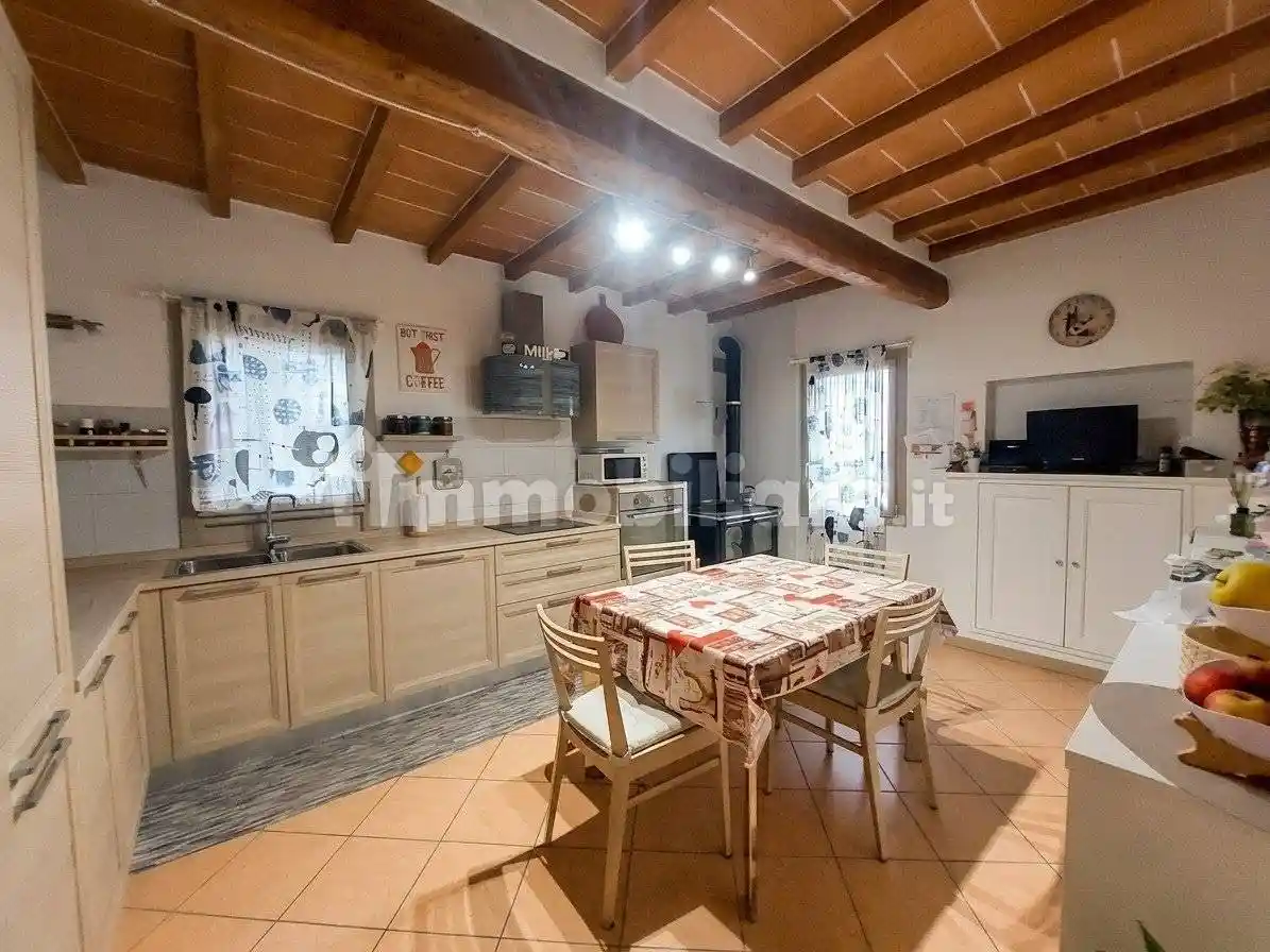 Villa in vendita a Vezzano sul Crostolo