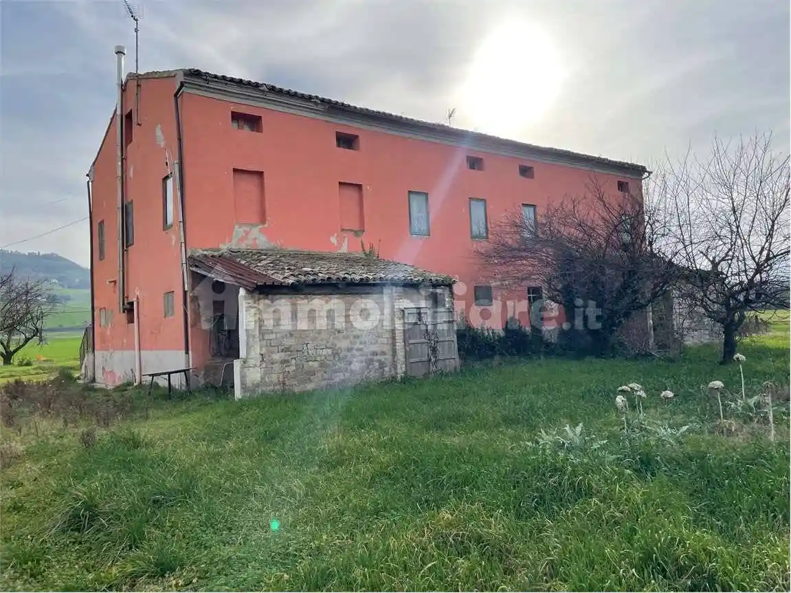 Rustico - Casale in vendita a Montelupone