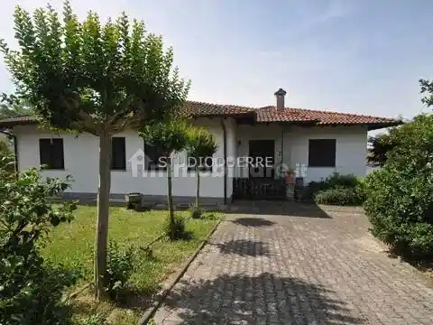 Villa in vendita a Gavirate