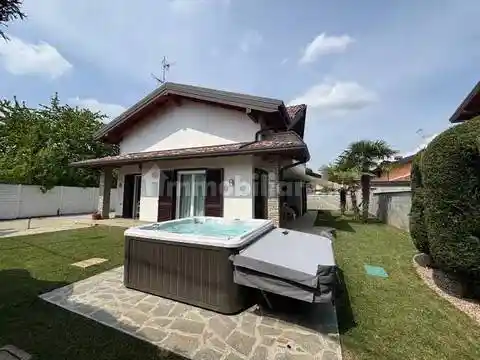 Villa in vendita a Gorla Maggiore