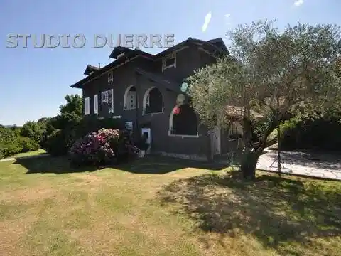 Villa in vendita a Leggiuno