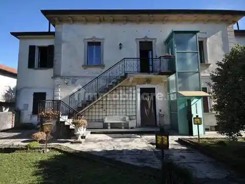 Villa in vendita a Leggiuno