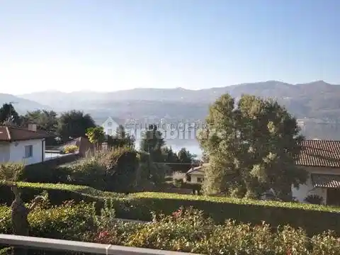 Villa in vendita a Ranco