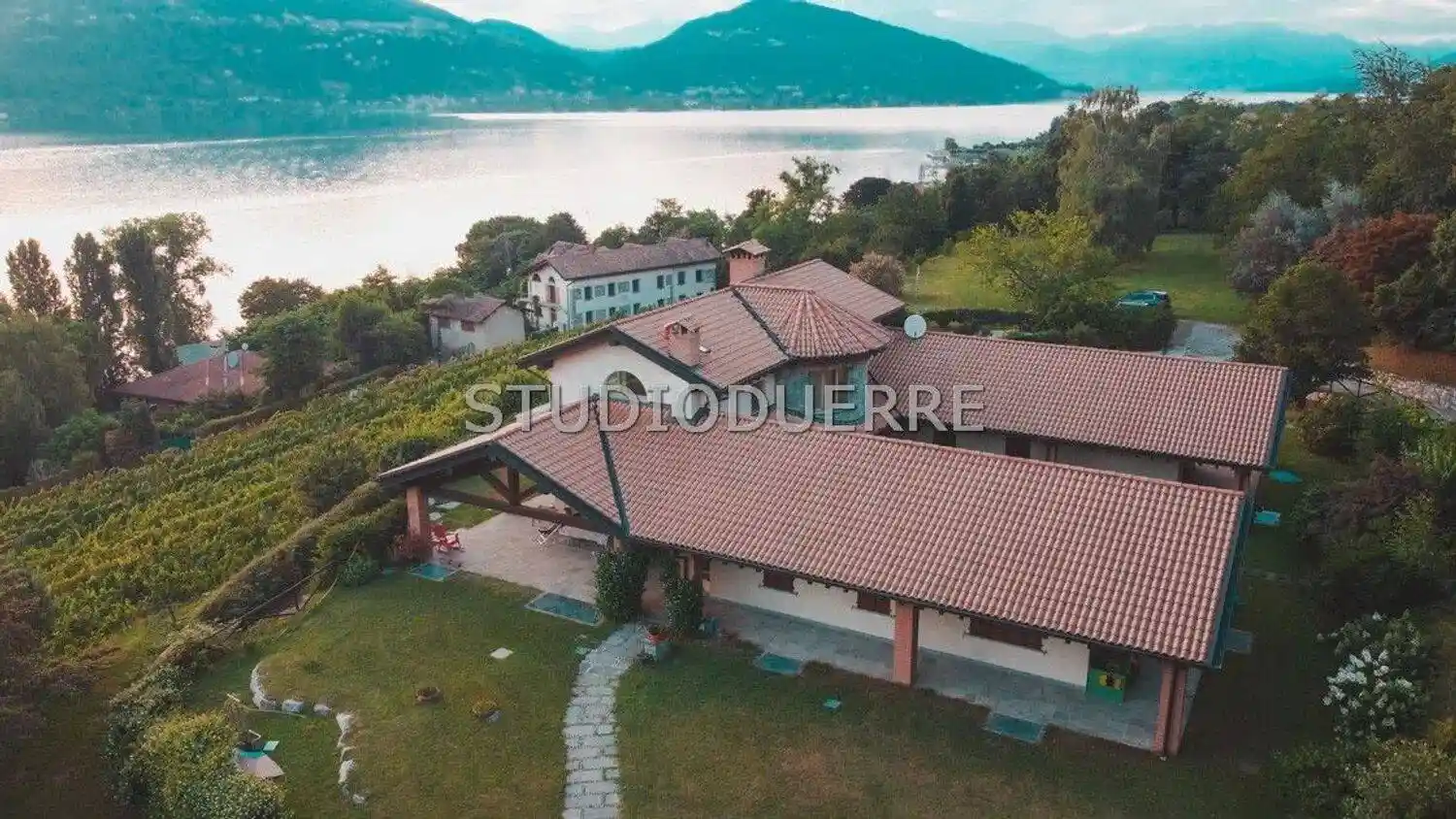 Villa in vendita a Ranco