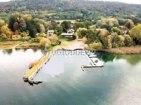 Villa in vendita a Sesto Calende