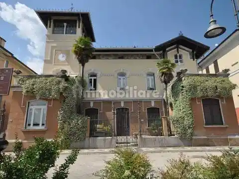 Appartamento in vendita a Angera