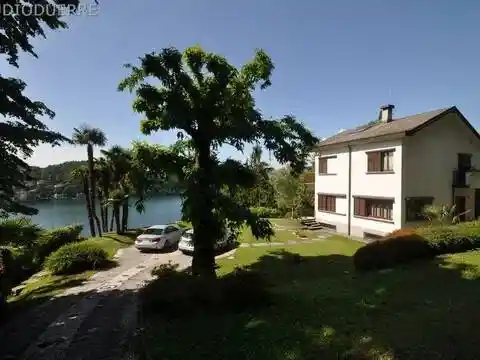 Villa in vendita a Laveno-Mombello