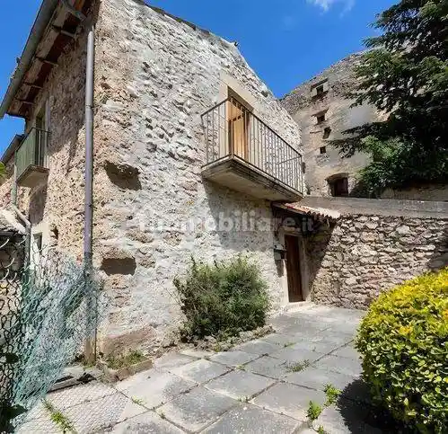 Casa indipendente in vendita a Santo Stefano di Sessanio