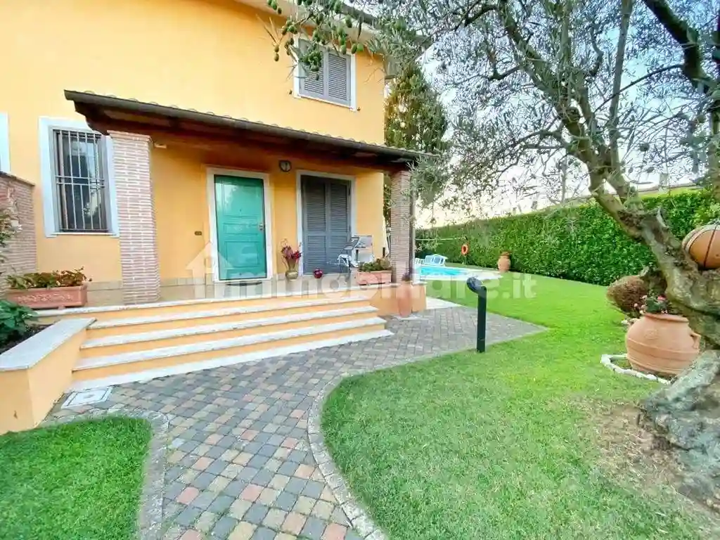 Villa - foto 2