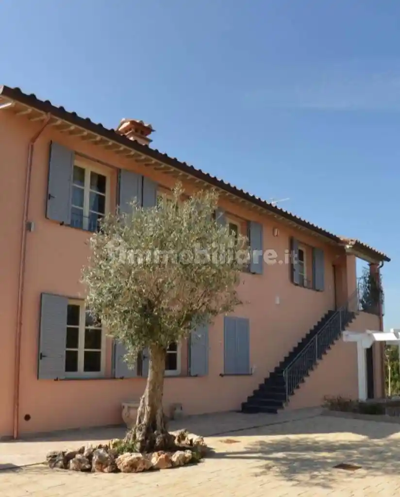 Casa indipendente in affitto a Cascina
