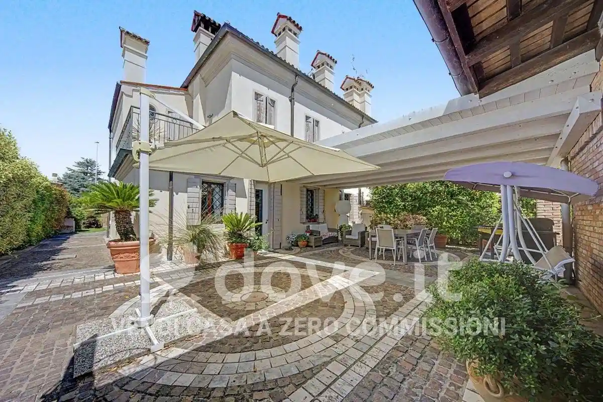 Casa indipendente in vendita a Due Carrare