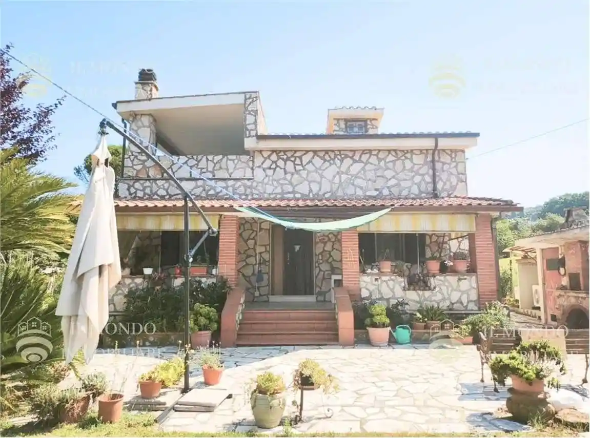 Villa in vendita a Palombara Sabina
