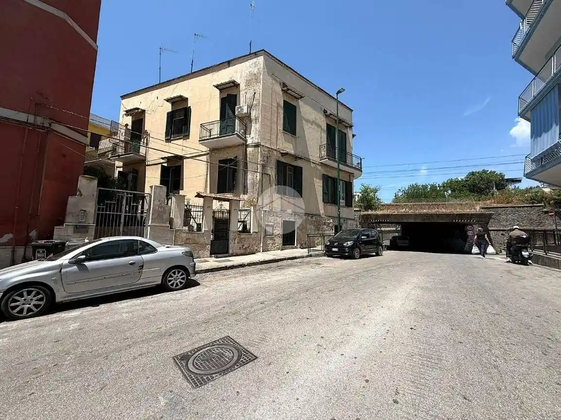 Appartamento in vendita a Napoli