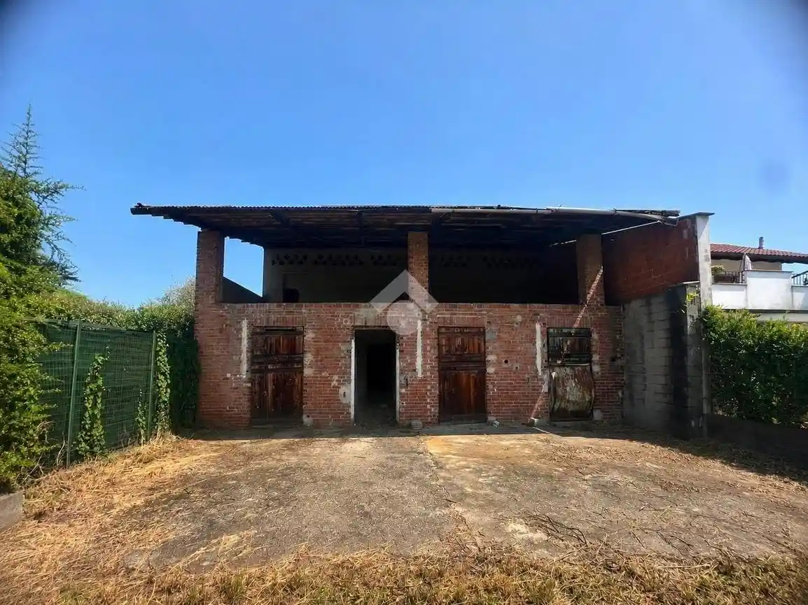 Casa indipendente in vendita a Alice Castello