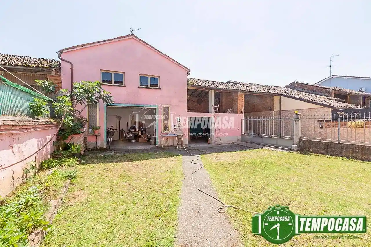 Casa indipendente in vendita a Azzanello