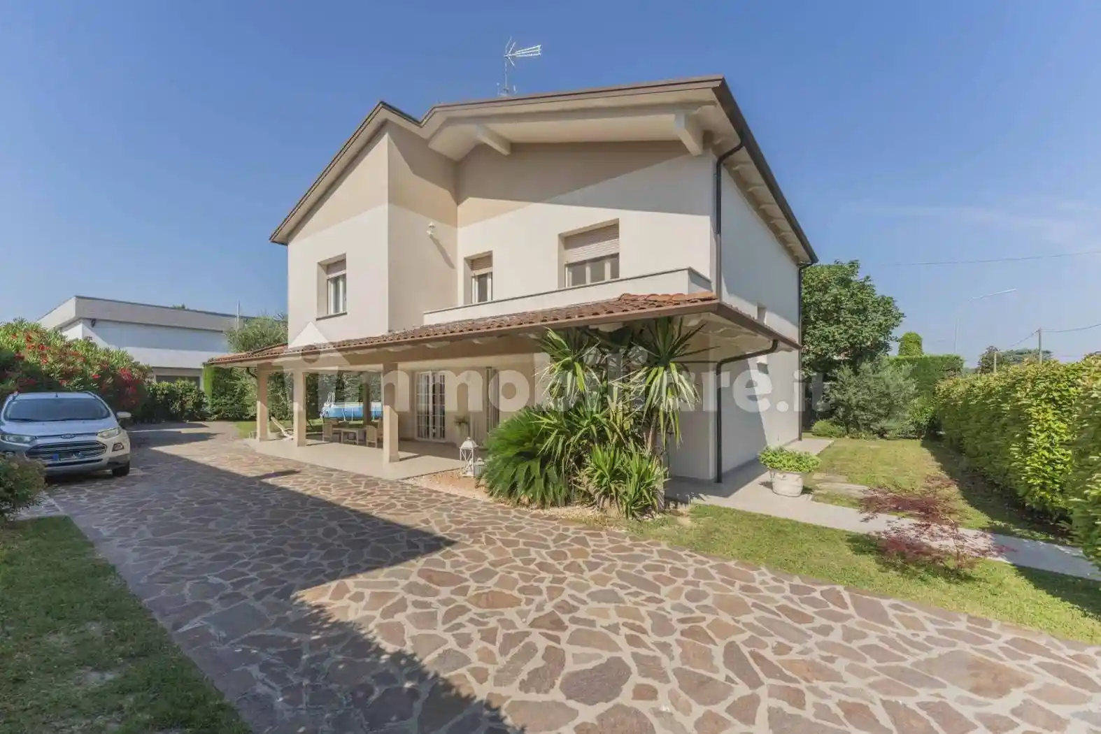 Villa in vendita a Cento