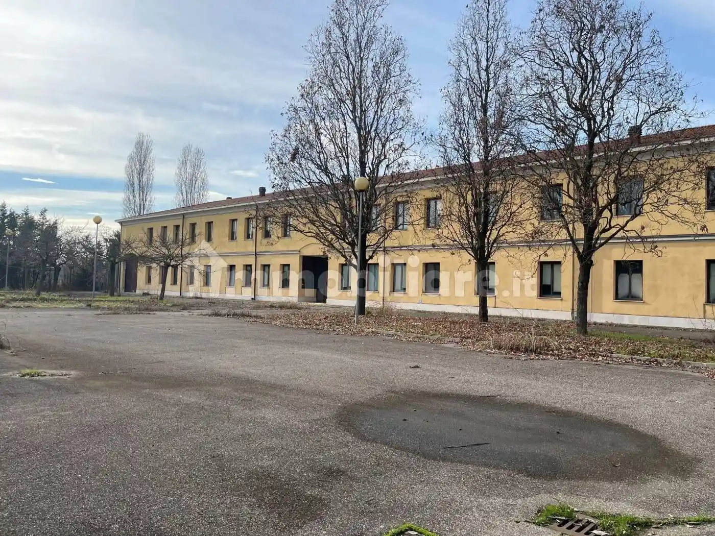 Palazzo - Edificio in vendita a Modena