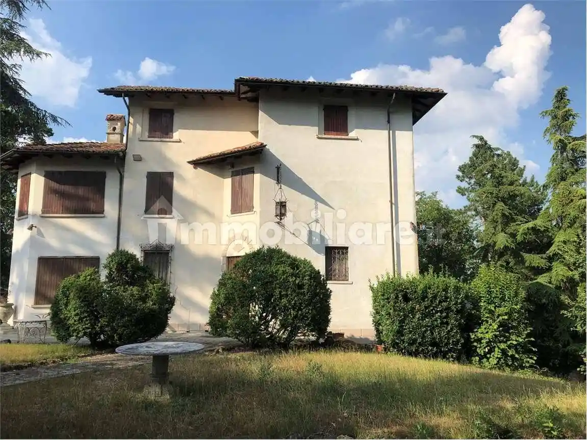 Villa in vendita a Ziano Piacentino