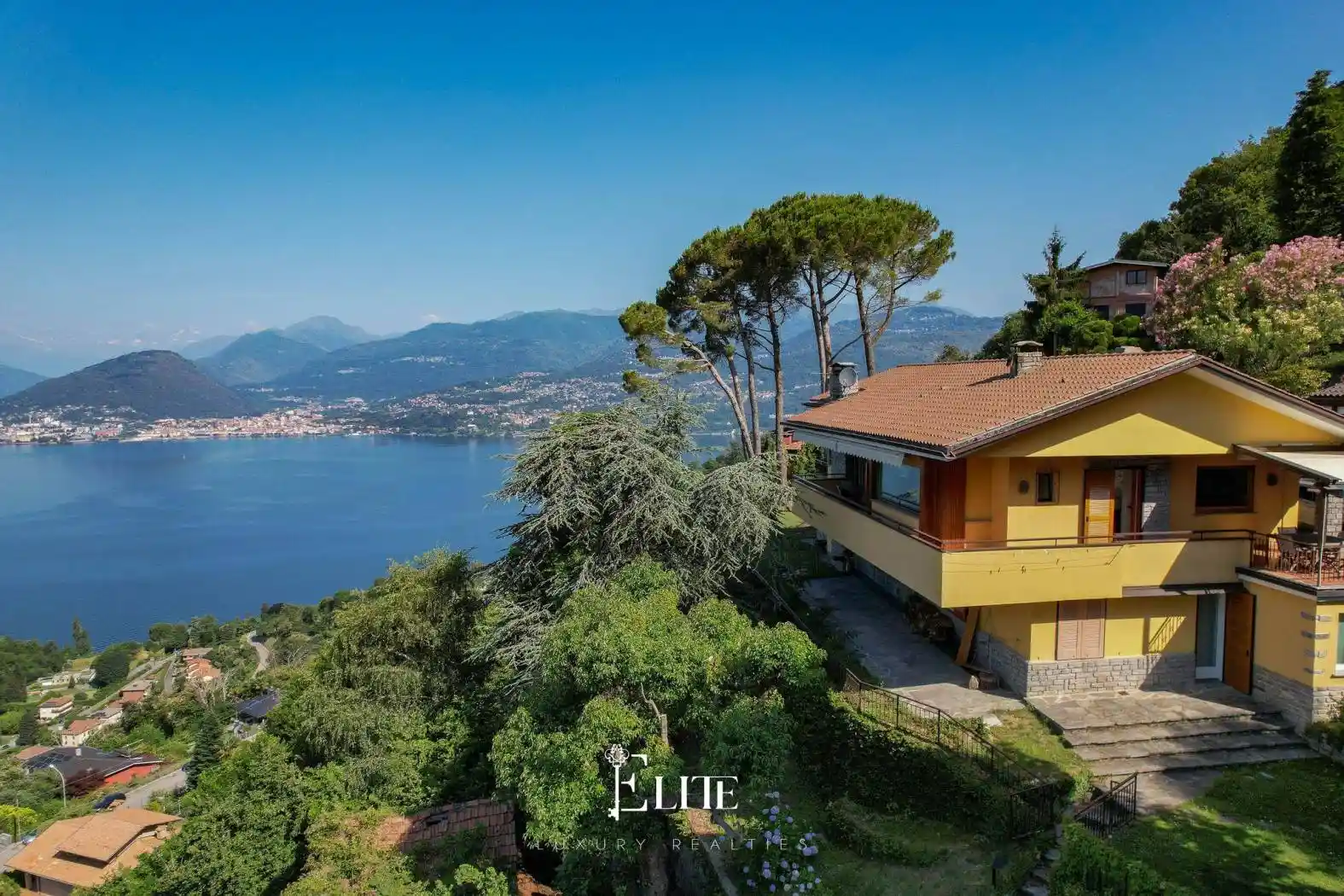 Villa in affitto a Laveno-Mombello