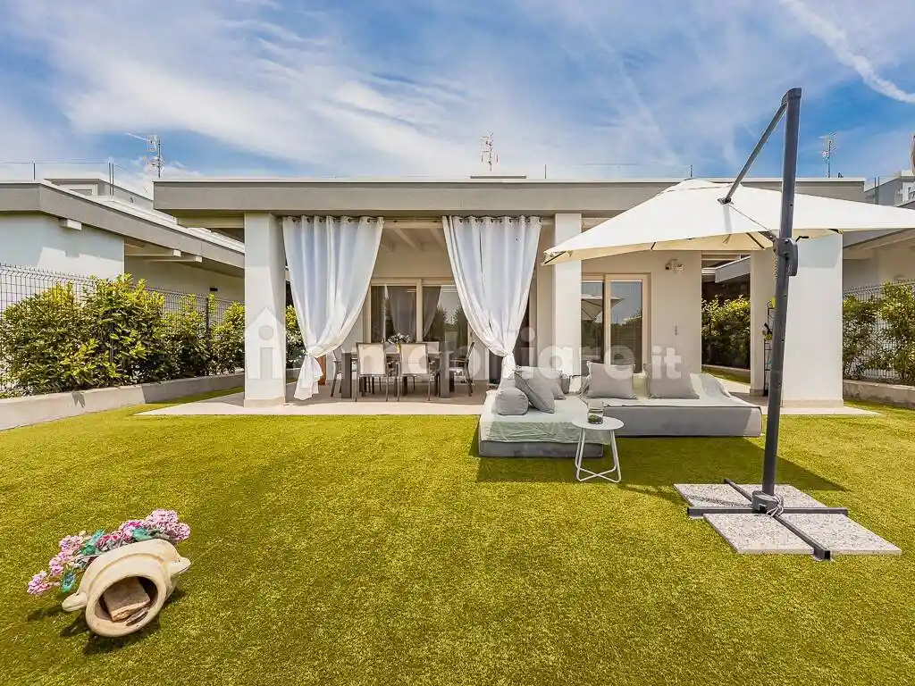 Villa in vendita a Bardolino