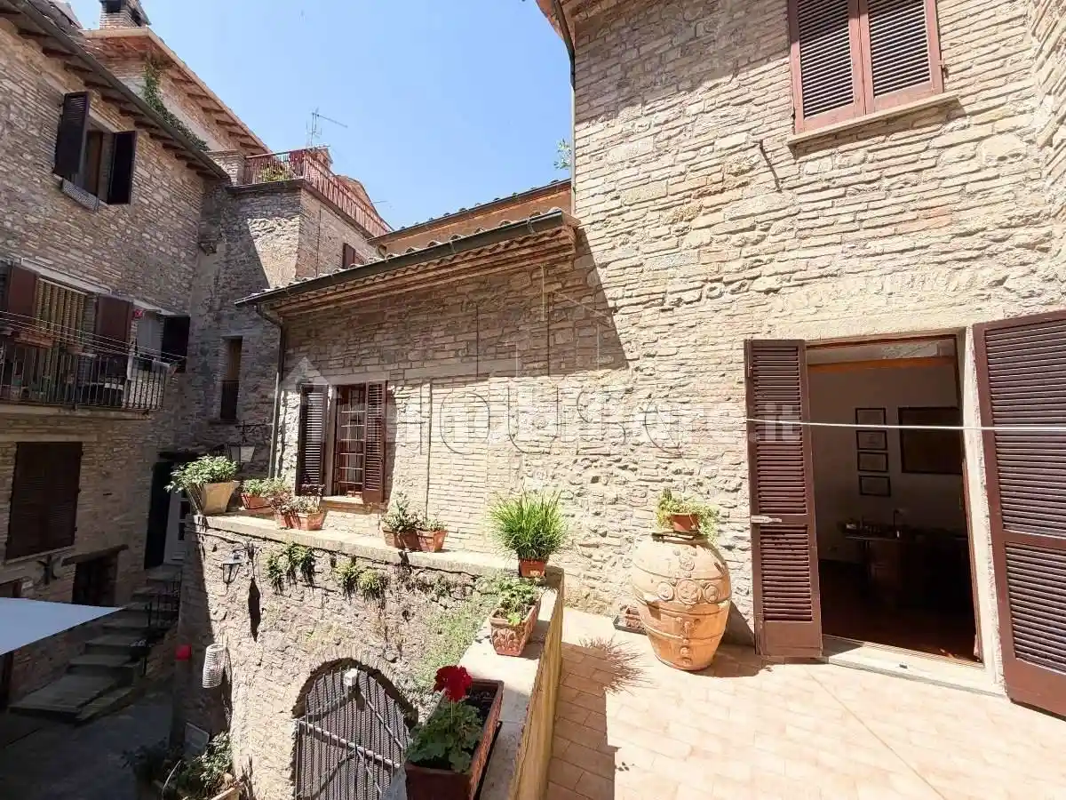 Appartamento in vendita a Montone