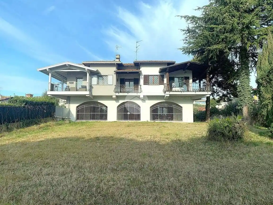 Villa in vendita a Padenghe sul Garda