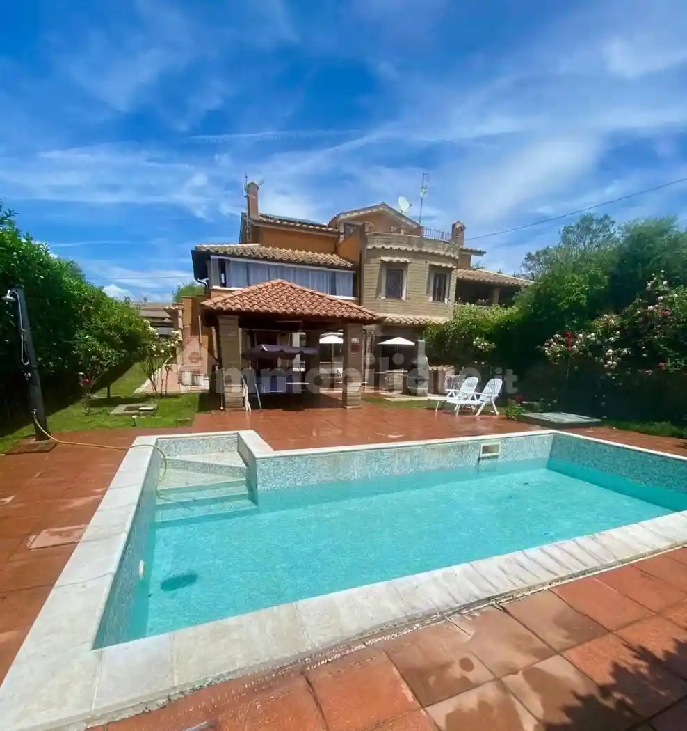 Villa in vendita a Trevignano Romano