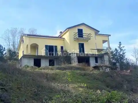 Palazzo - Edificio in vendita a Follo