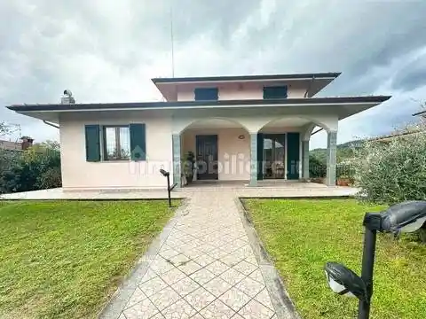 Villa in vendita a Villafranca in Lunigiana