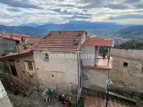 Villa in vendita a Follo