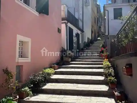 Appartamento in vendita a Follo