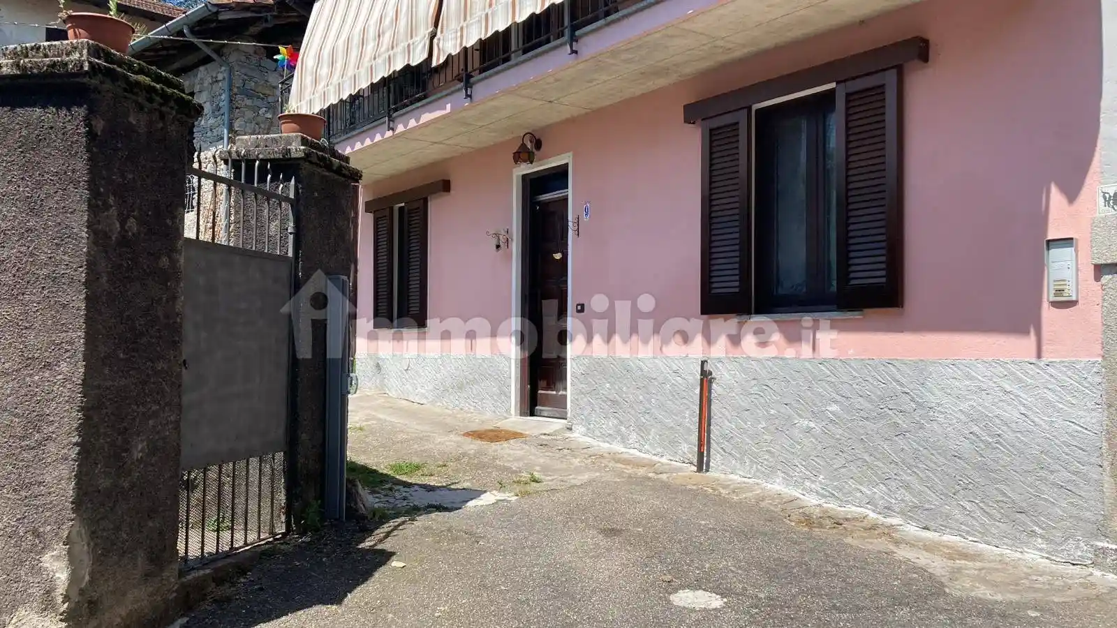 Appartamento in vendita a Casalzuigno