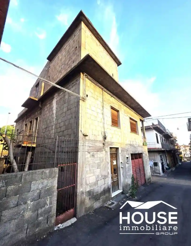 Casa indipendente in vendita a Santa Maria di Licodia