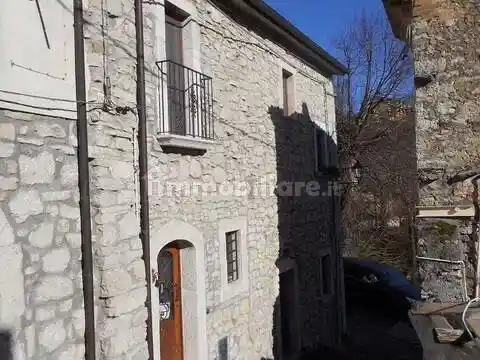 Villa in vendita a Montenero Val Cocchiara