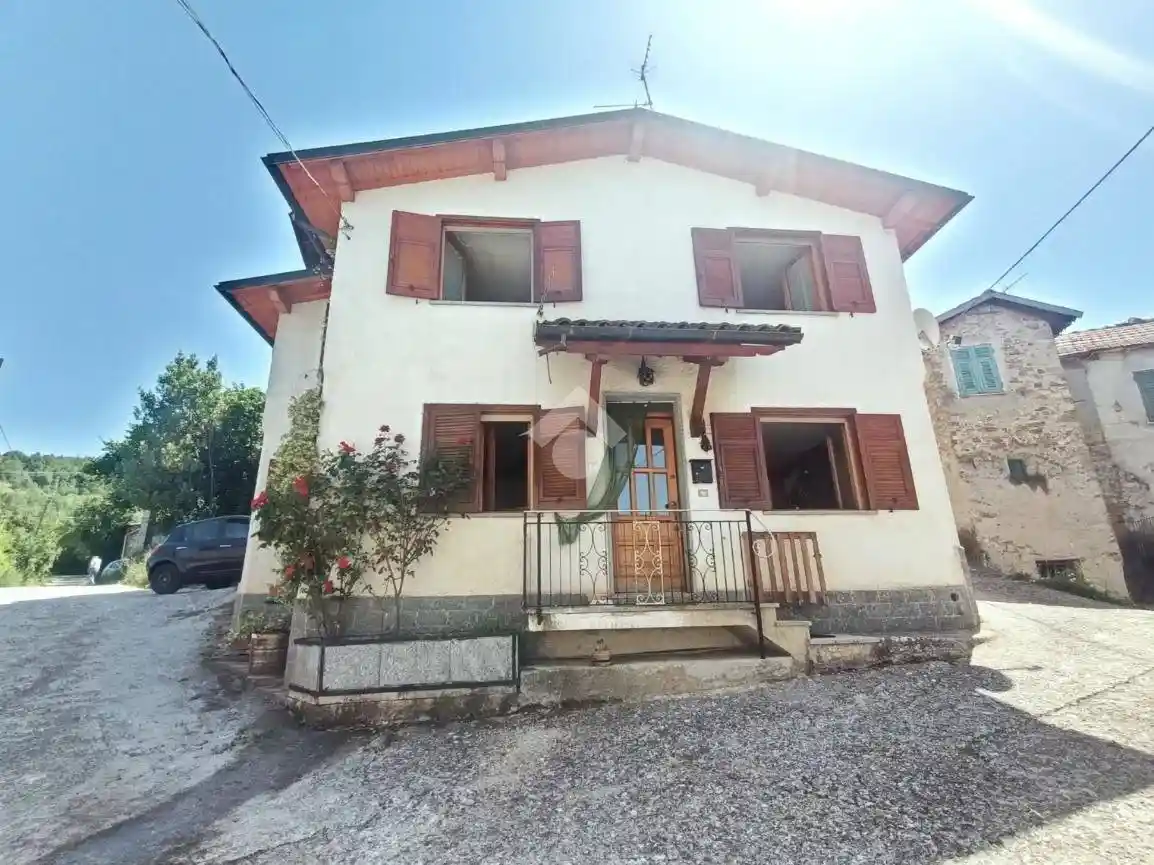 Casa indipendente in vendita a Mongiardino Ligure