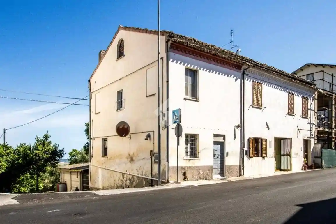 Casa indipendente in vendita a Monte Urano