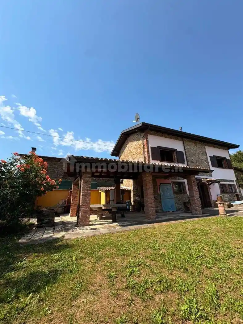 Villa in vendita a Bettola