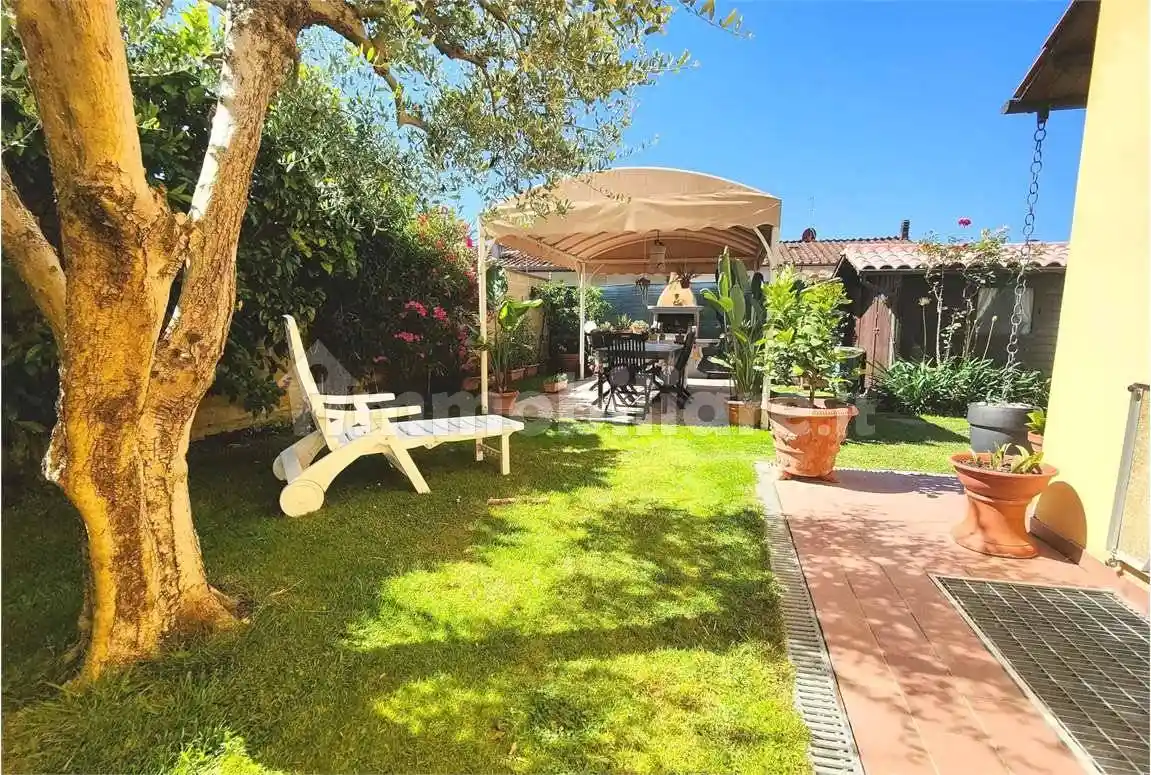 Villa in vendita a Lucca