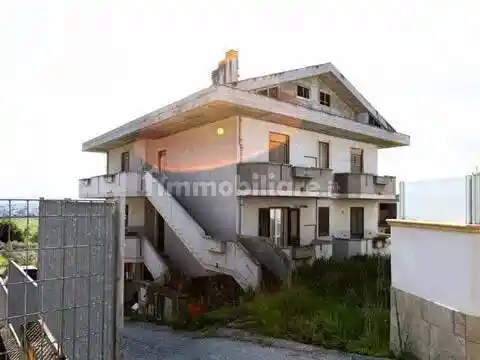 Villa in vendita a Cappelle sul Tavo