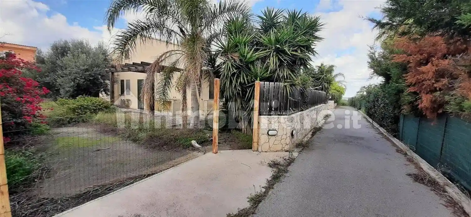 Villa in vendita a Campofelice di Roccella