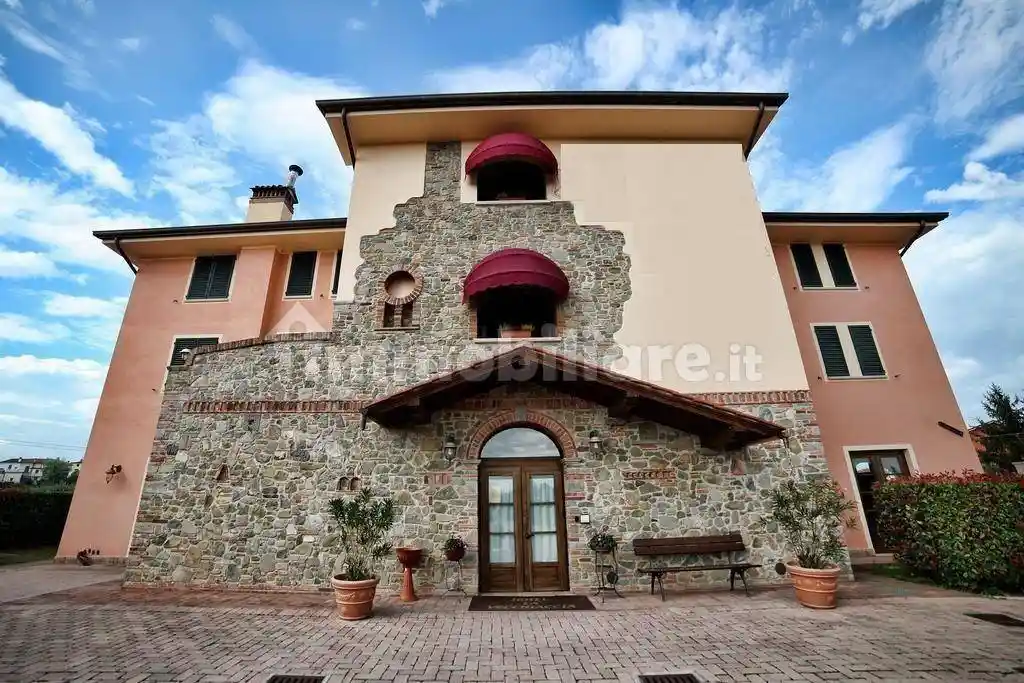 Palazzo - Edificio in vendita a Altopascio