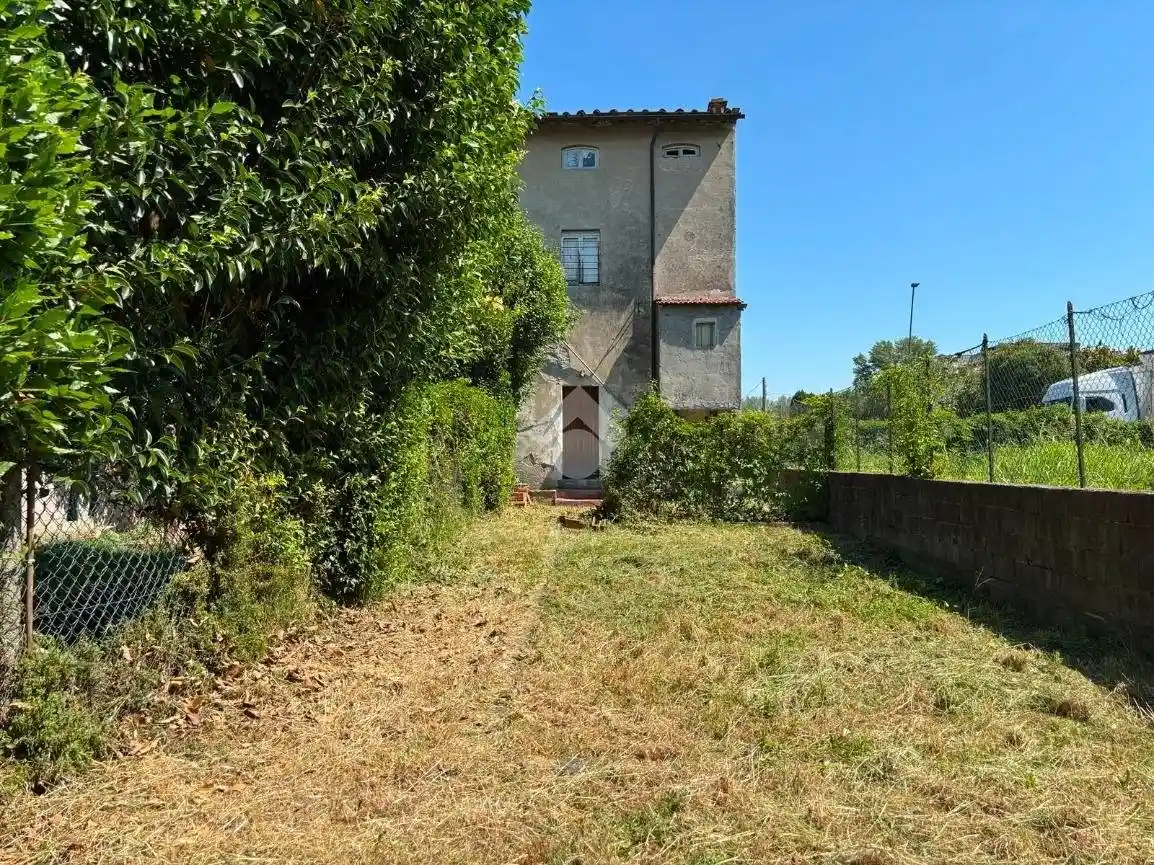 Casa indipendente in vendita a Lucca
