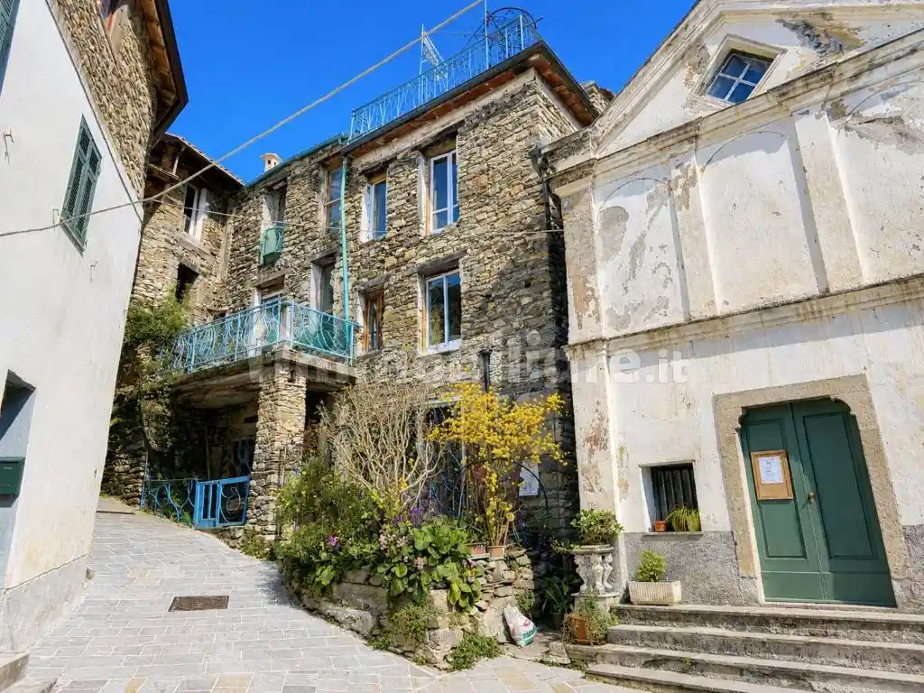 Casa indipendente in vendita a Pornassio