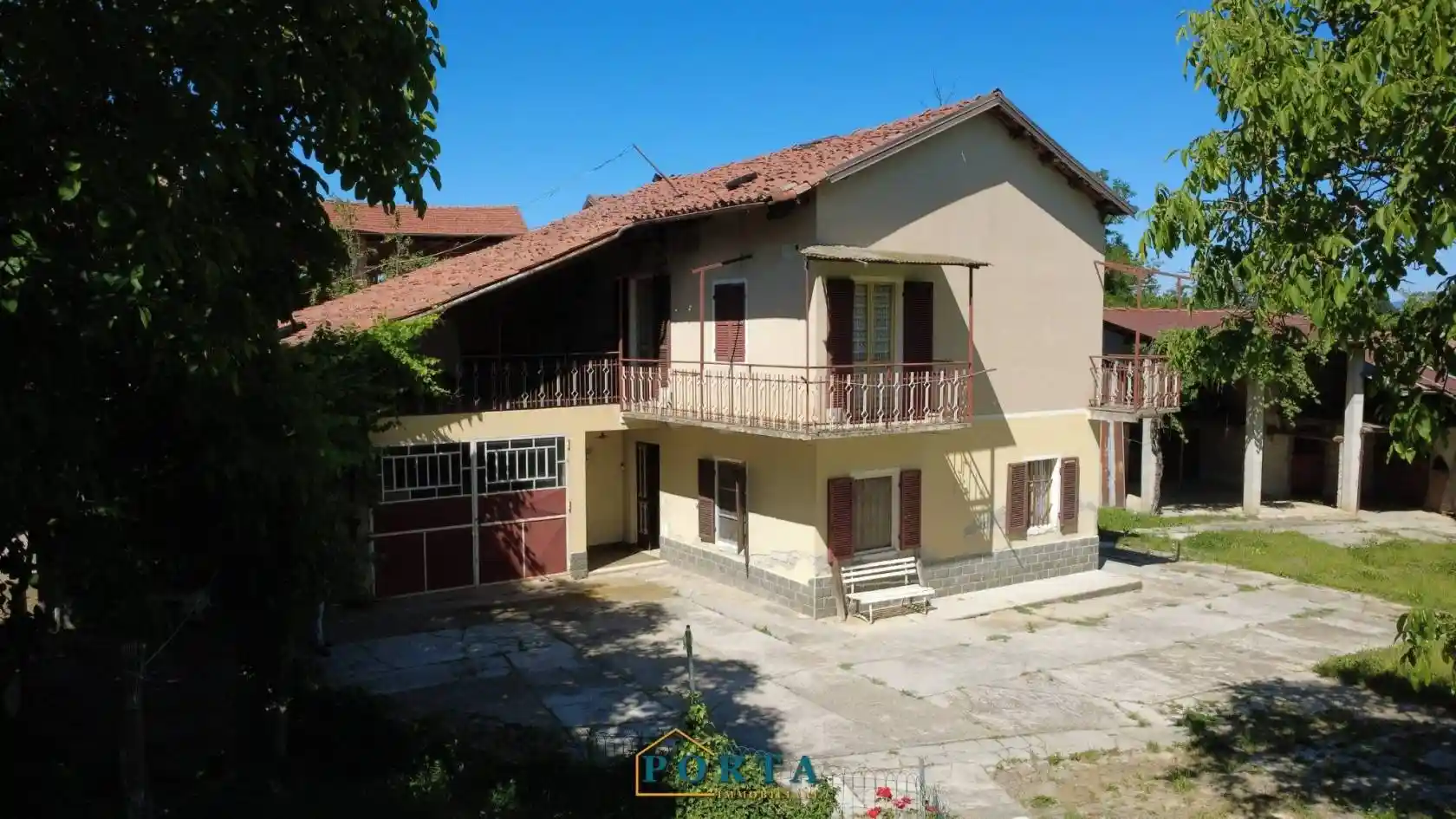 Rustico - Casale in vendita a Carrù