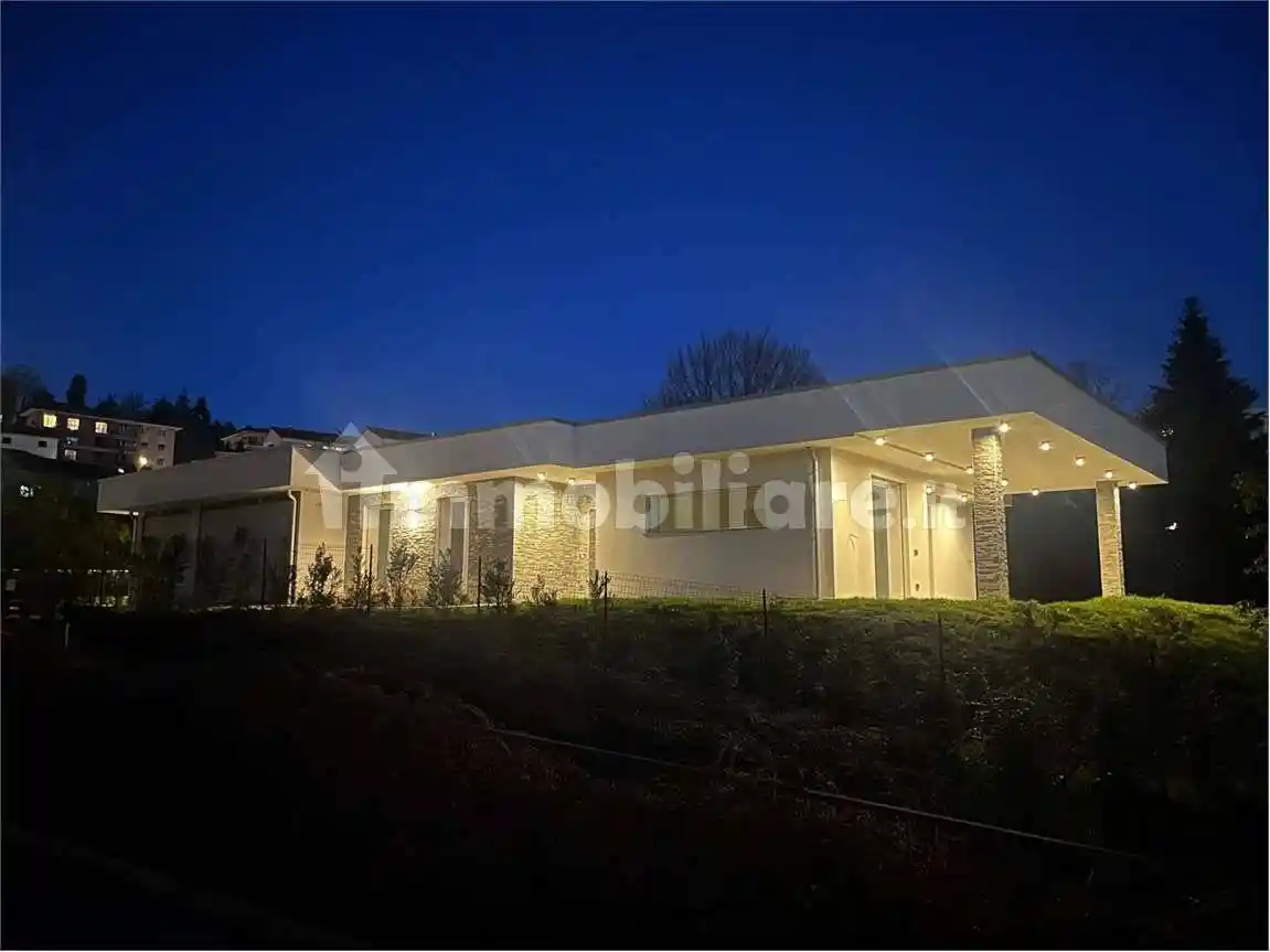Villa in vendita a Varese
