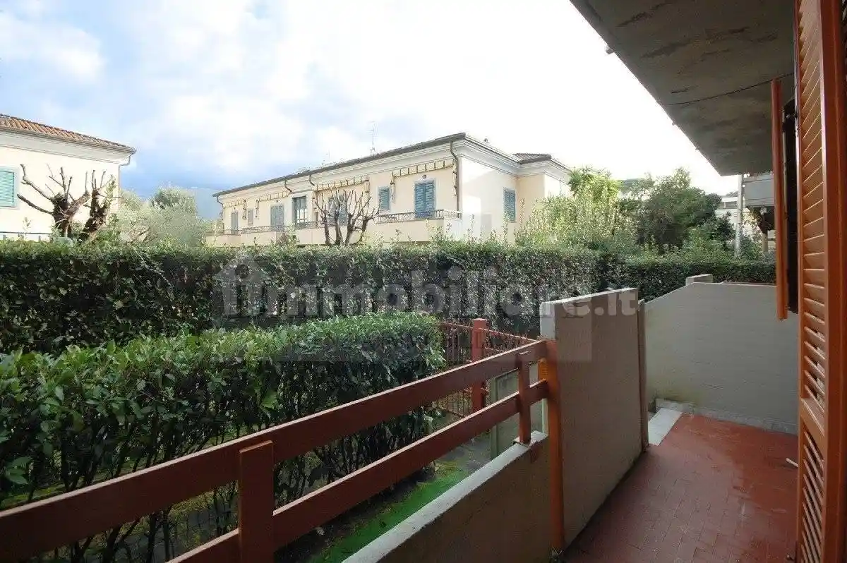 Casa indipendente in vendita a Massa