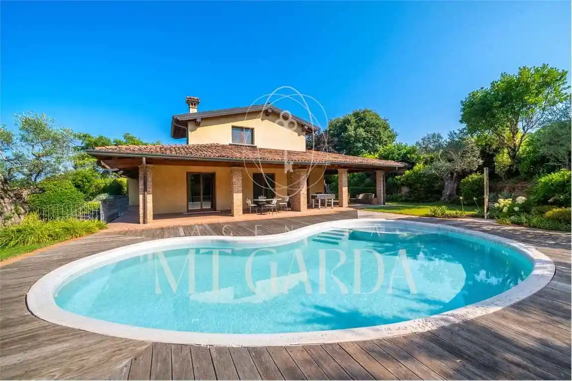 Villa in vendita a Lonato del Garda