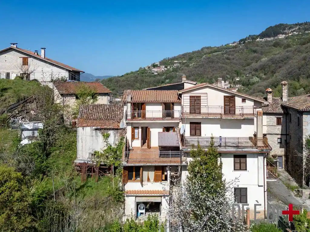 Casa indipendente in vendita a Fiamignano