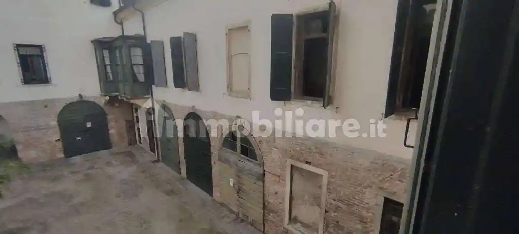 Palazzo - Edificio in vendita a Padova