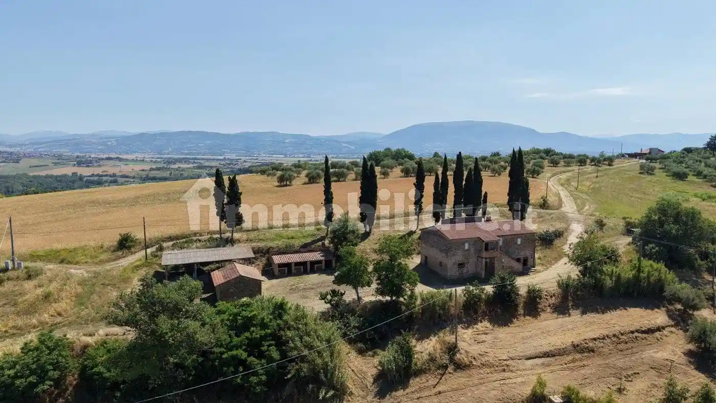 Rustico - Casale in vendita a Perugia